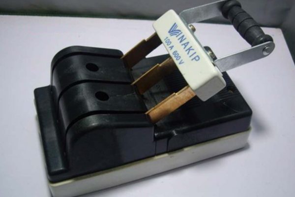 Giá các loại cầu dao điện chống giật đảo chiều 1-2-3 pha